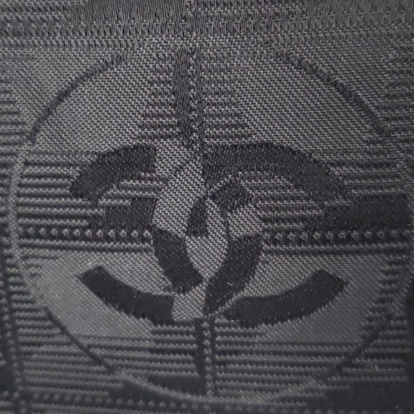 Channel Travel Line Tote - Picture 10 of 12